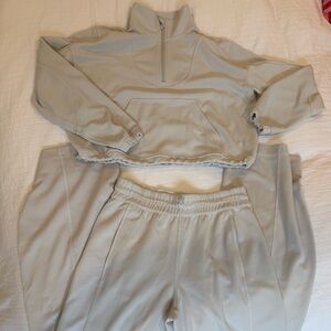 Women's ivory Lululemon Set